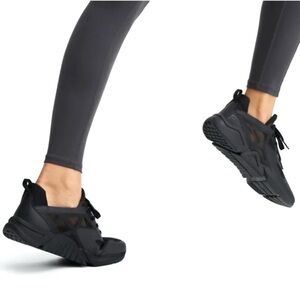 Fabletics Women’s Venice Black Performance Sneakers NWOT